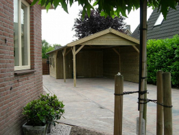 carport-en-schuur-met-dubbele-deuren-van-geimpregneerd-rabat