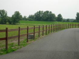 hekwerk-paardenwei-hardhouten-paal-v-v--gat-met-geimpregneerde-plank