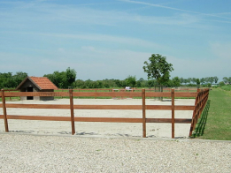 paardenbak-hardhouten-palen-v-v--gat-met-planken-door-de-palen-heen