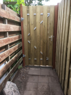 poort-met-stalen-frame-en-cilinderslot