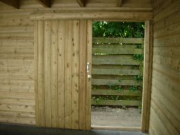 rabat-schuifdeur-in-de-achterzijde-van-een-veranda