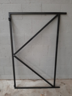 ZWART stalen poortframe, 100 cm breed x 155 cm hoog, twee verstelbare oogmoeren verzinkt, incl. zwarte duimen