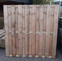 Vuren scherm rechte bovenzijde 180x180 cm; planken 16 mm geimpregn. 17 planks