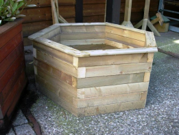 Bloembak, model Tolbrug, zeskant, 40 mm dik, 21 cm hoog, doorsnede 45 cm