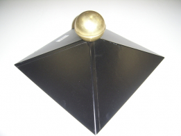 Metalen afdekkap met koperen bol 4-kant