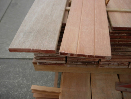 Stalen poortframe 90 cm breed bekleden met hardhouten planken 180 cm hoog