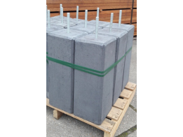 Betonpoer antraciet; bovenzijde 18x18 cm; glad afgewerkt met vellingkant (op bestelling)